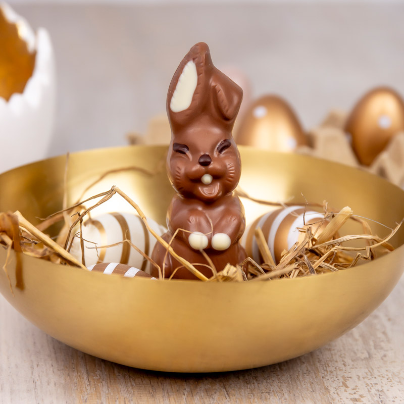 Osterhasen aus Schokolade gehören zu Ostern einfach dazu Lachender Osterhase aus Schokolade in Schale